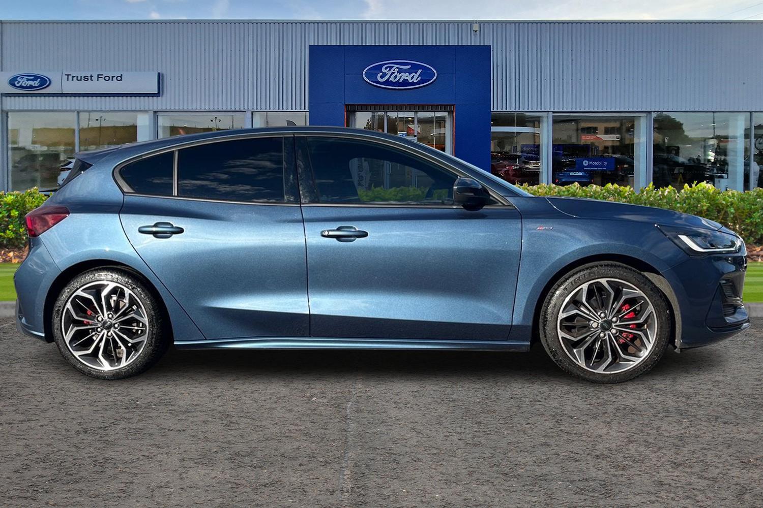 Ford Focus Photo 2