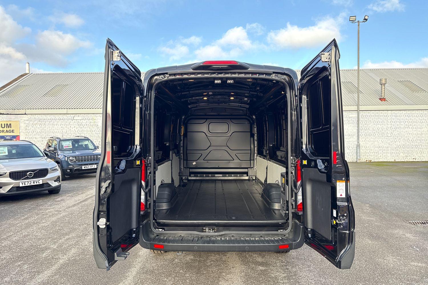 Ford E-TRANSIT Photo 5