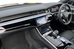 Audi A8 Photo 2