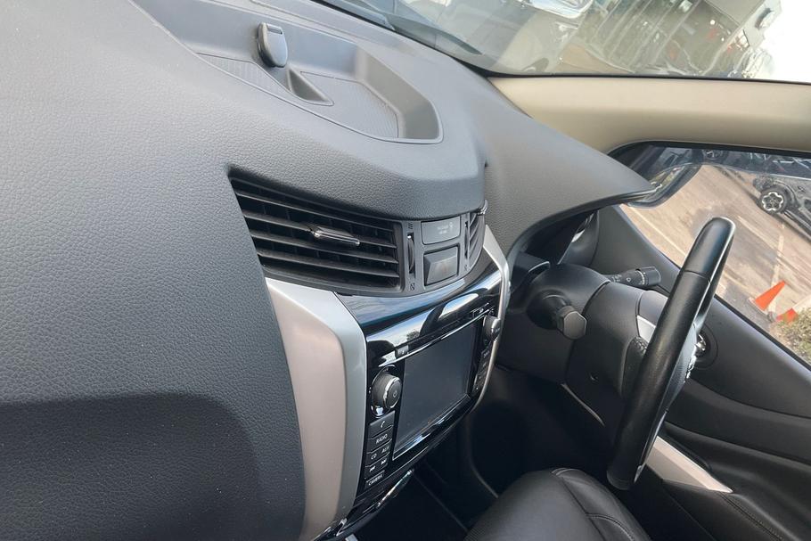 Used Nissan Navara YN18XFG 16
