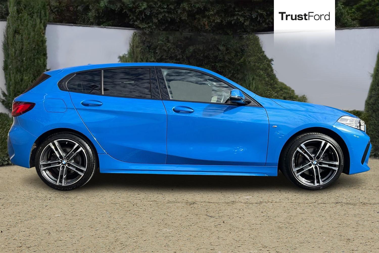 BMW 1 SERIES Photo 2