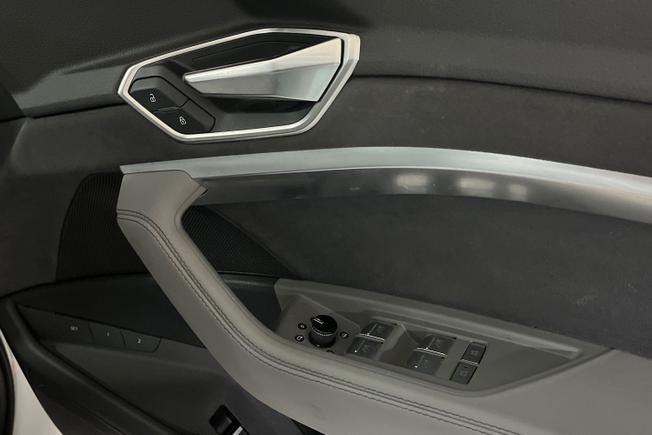 AUDI Q8 E-Tron Photo 27