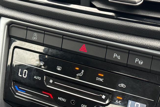 VOLKSWAGEN T-Roc Photo 40