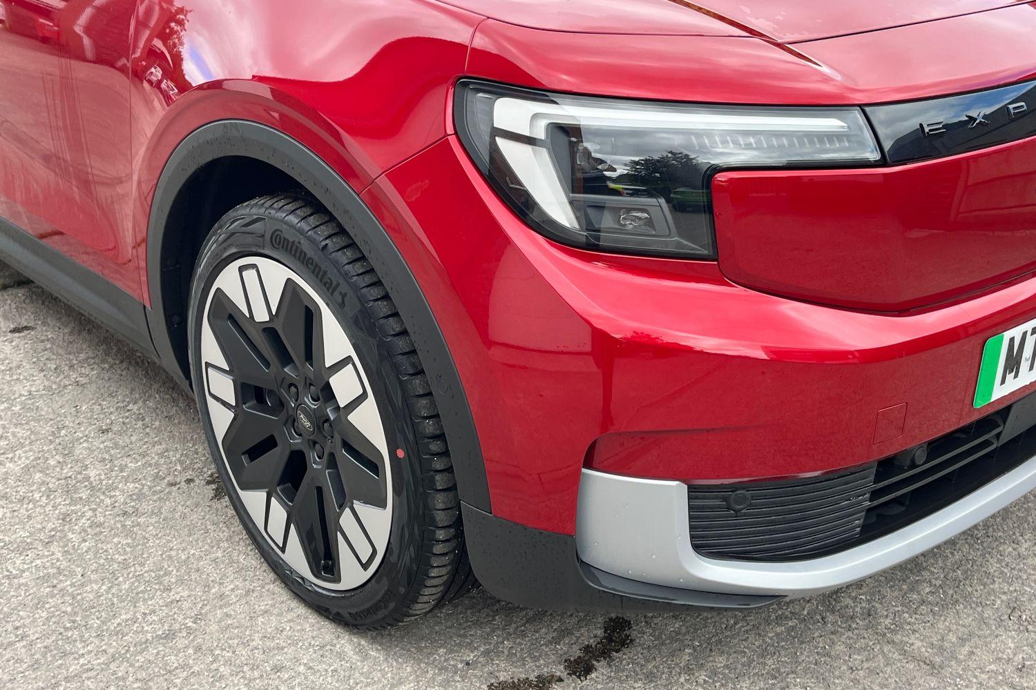 Ford EXPLORER Photo 26