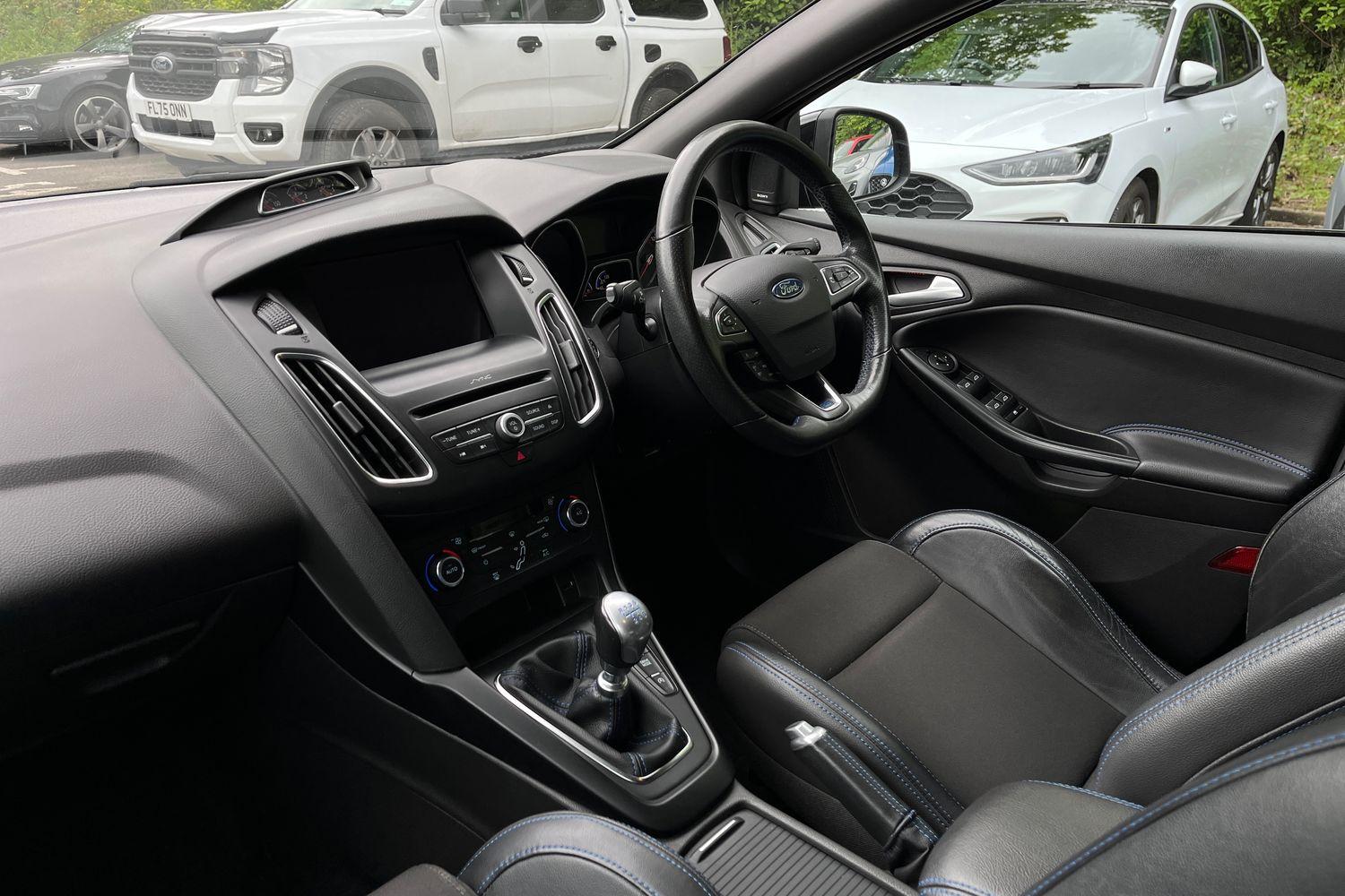 Ford Focus RS Photo 17