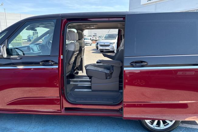VOLKSWAGEN Multivan Photo 42