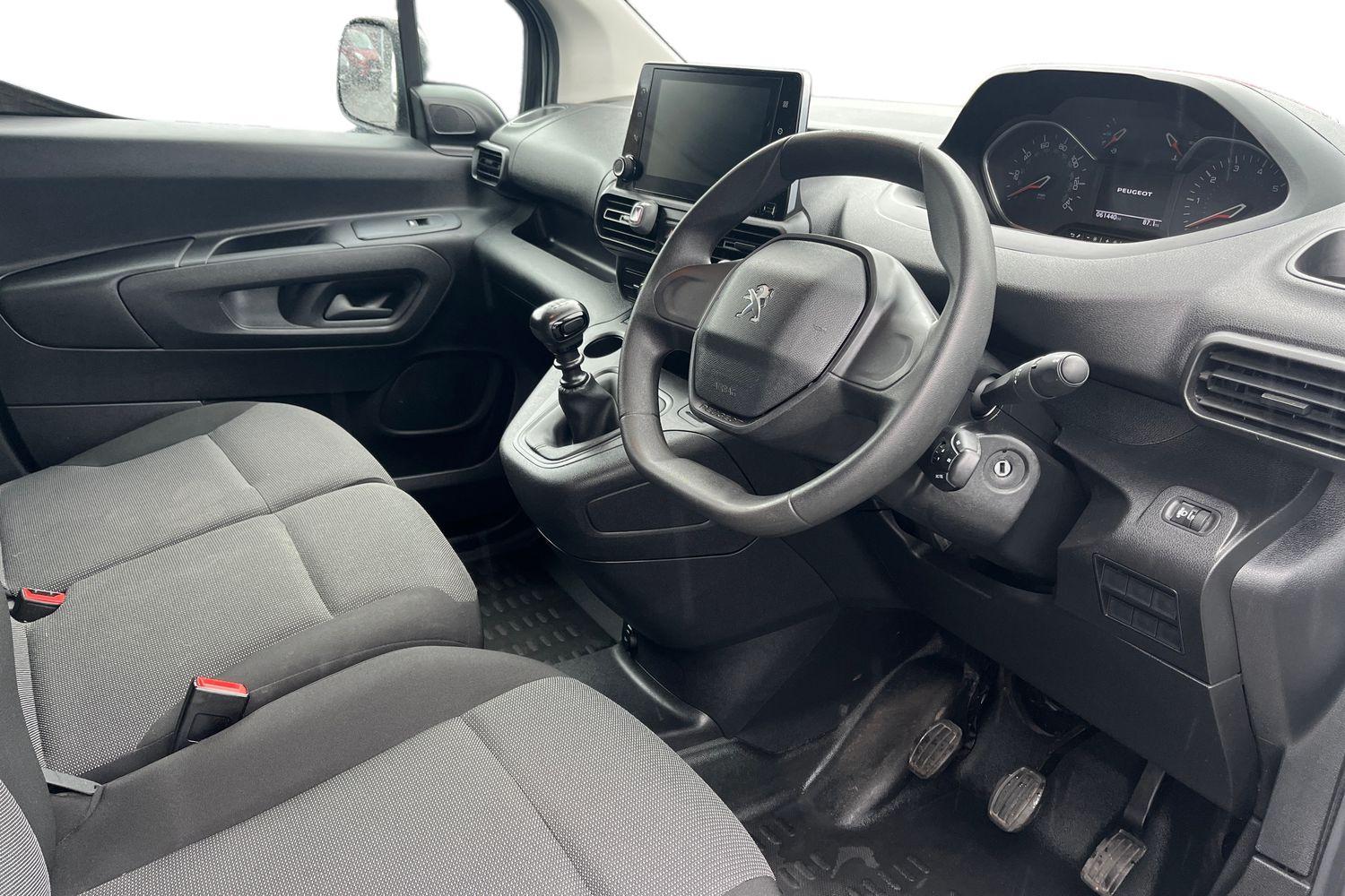 Peugeot PARTNER Photo 13