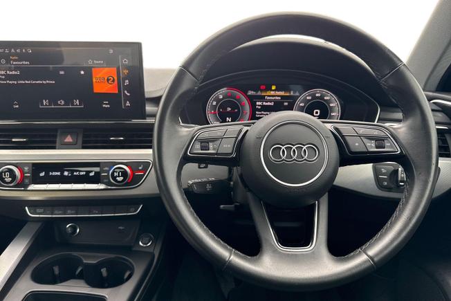 AUDI A4 Photo 11