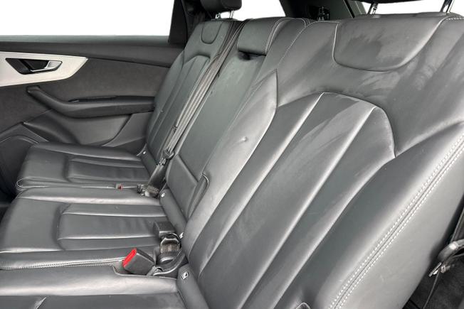 AUDI Q7 Photo 9