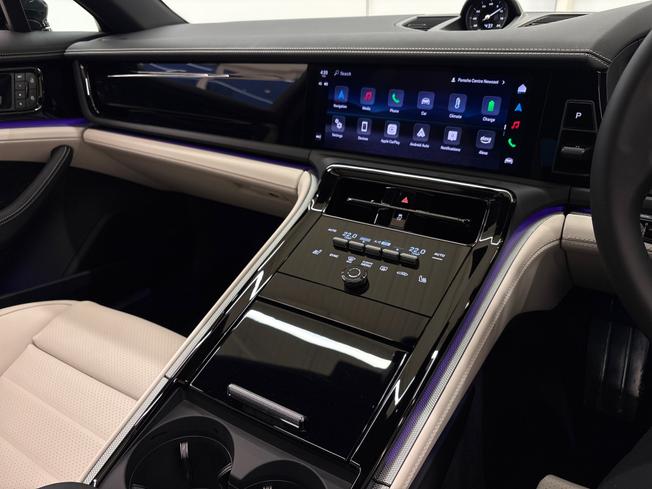 PORSCHE Panamera Photo 38