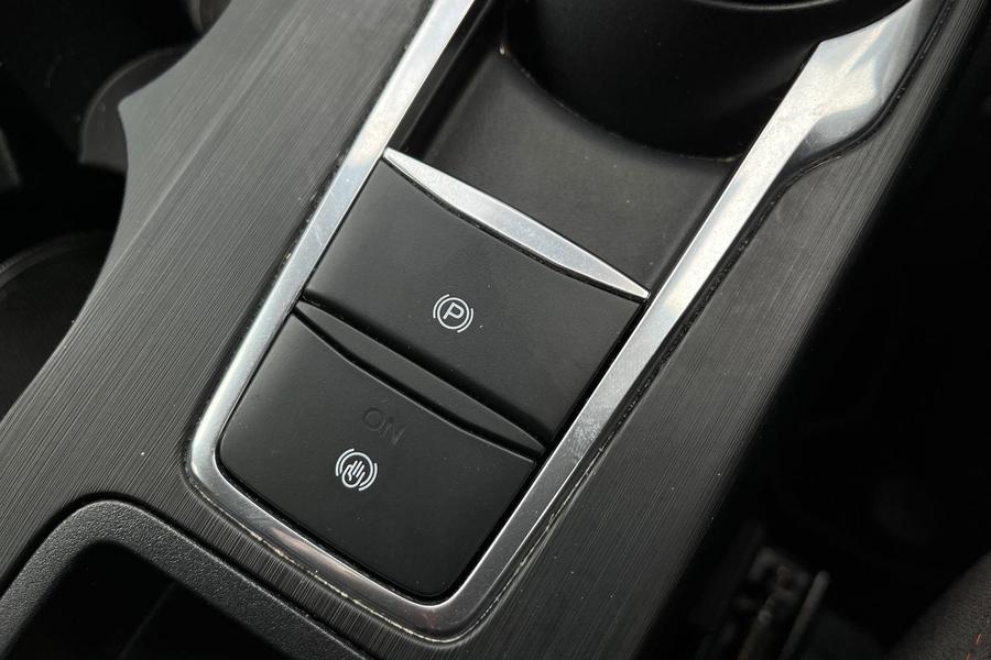 Ford Kuga Photo autoimg-aa58c604ee2876aab4c533c4be2de09769605a24.jpg