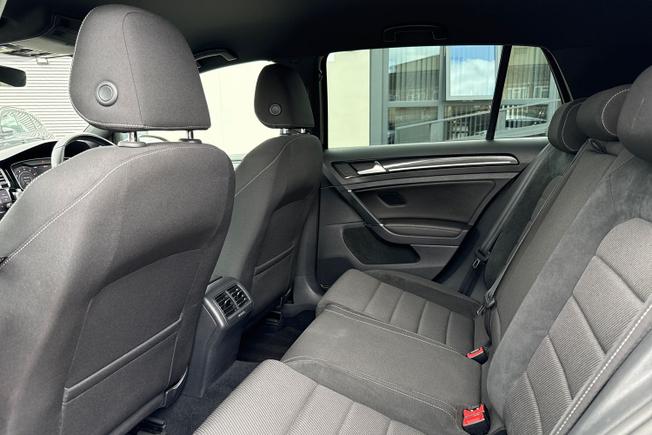 VOLKSWAGEN Golf Photo 43
