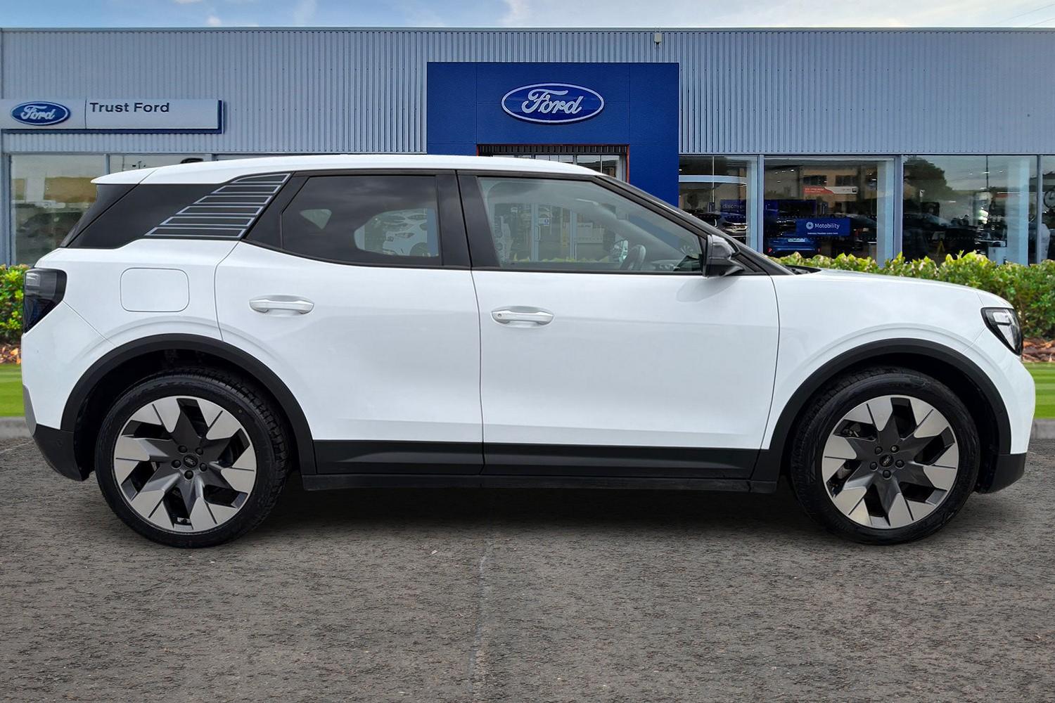 Ford Explorer Photo 2