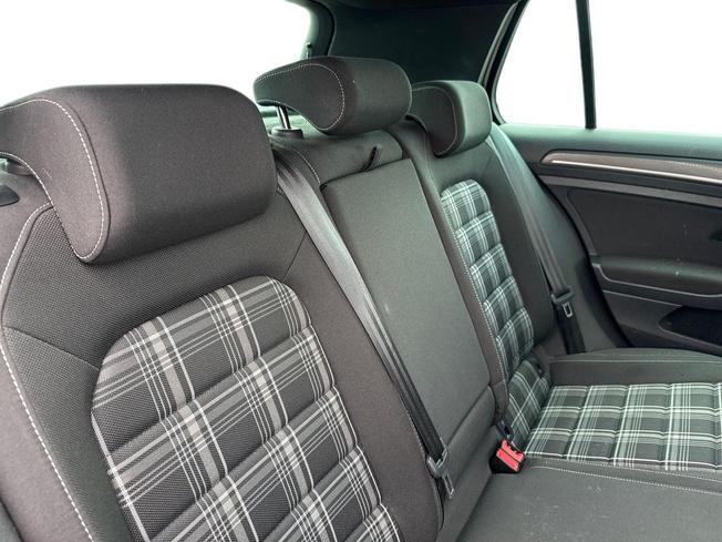 VOLKSWAGEN Golf Photo 9