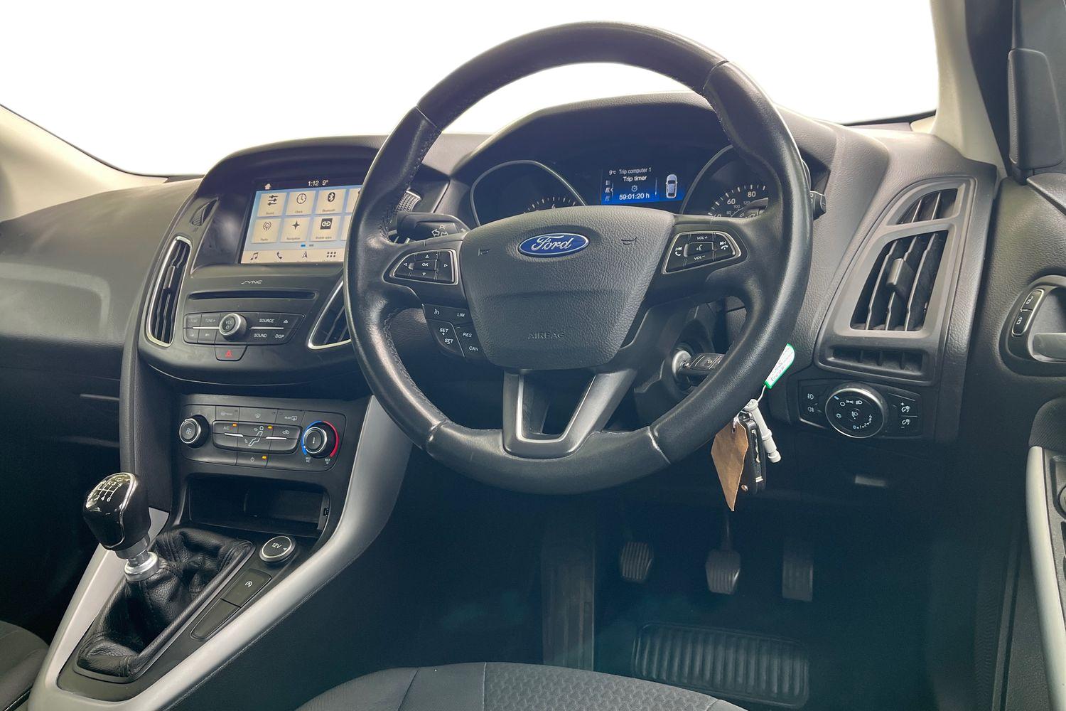 Ford FOCUS Photo 8