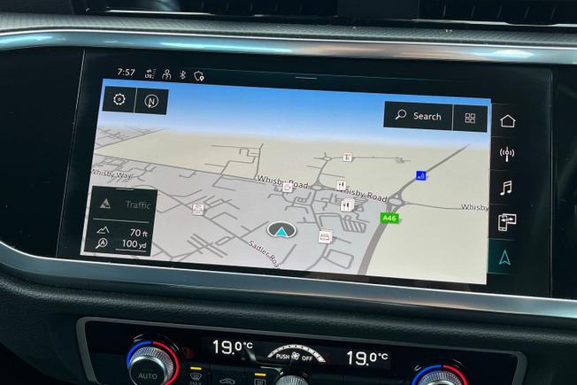 AUDI Q3 Photo 14