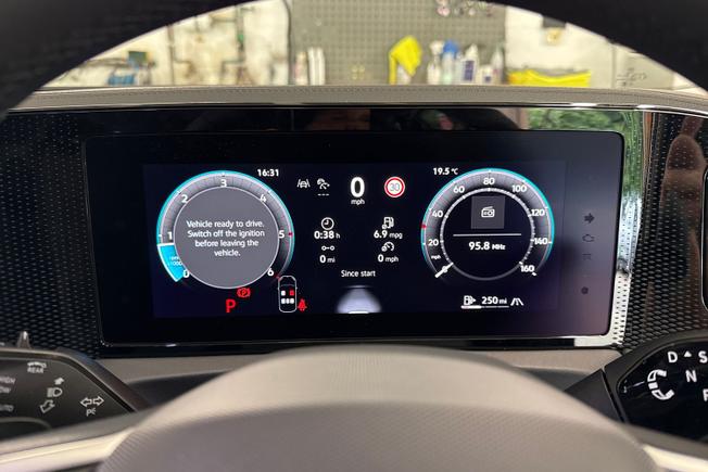 VOLKSWAGEN Tiguan Photo 15