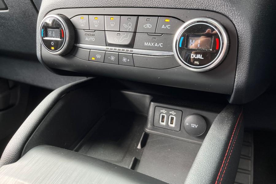 Ford Kuga Photo autoimg-aa6f6882065e265304dd4defa76d6e993842f505.jpg