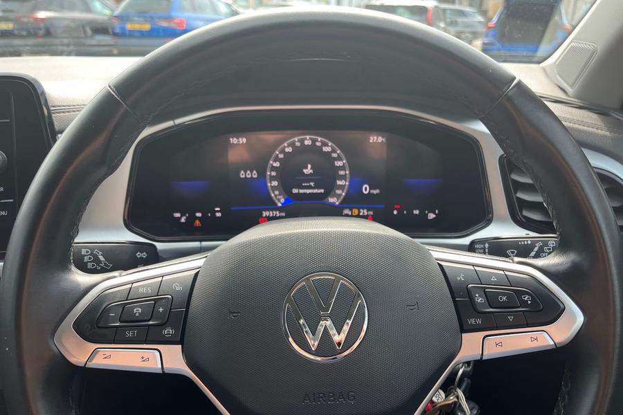 Volkswagen T-ROC Photo autoimg-aa722a6134f2ffa99c506b24b6410de244d3160a.jpg