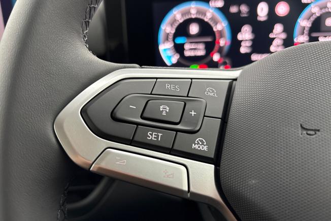 VOLKSWAGEN T-Roc Photo 16