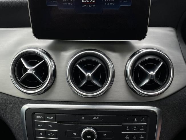 MERCEDES-BENZ GLA Photo 48