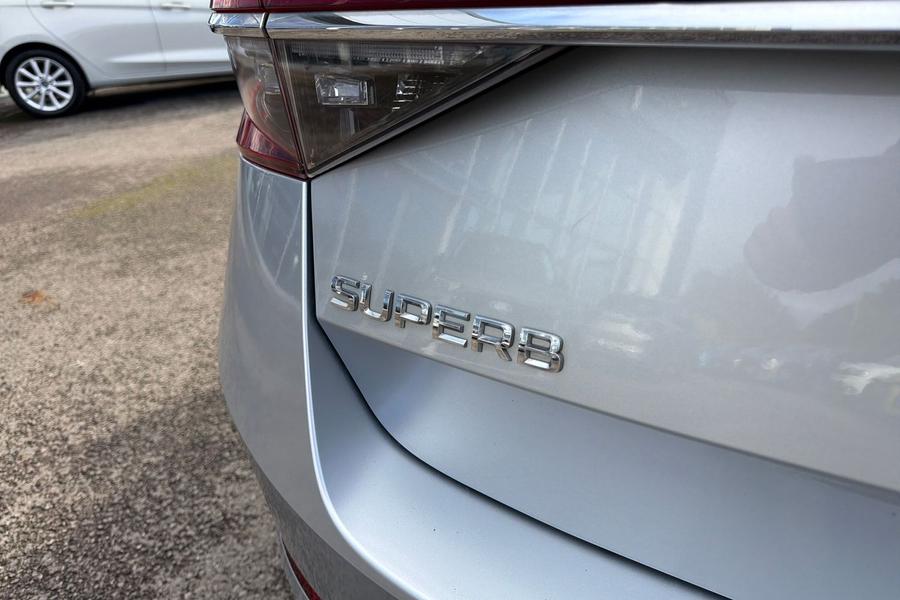 Skoda Superb Photo autoimg-aa7d838ef7fdba08d77116a08594524c745c7816.jpg