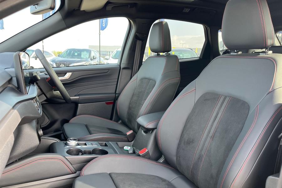 Ford Kuga Photo autoimg-aa8290f117cd461f007e397c84f8f62493db8300.jpg
