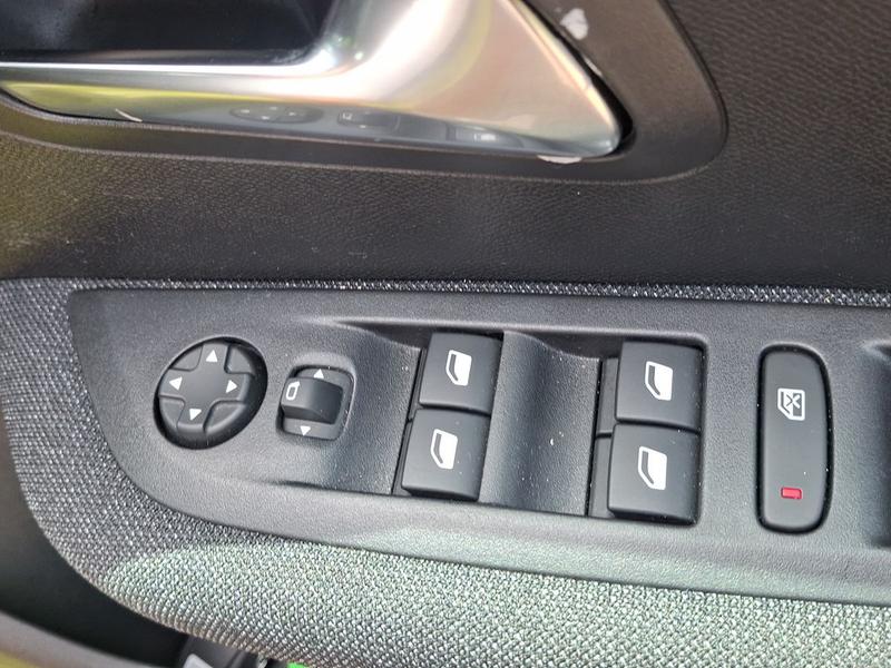 Used Peugeot 208 NX26UAO 25