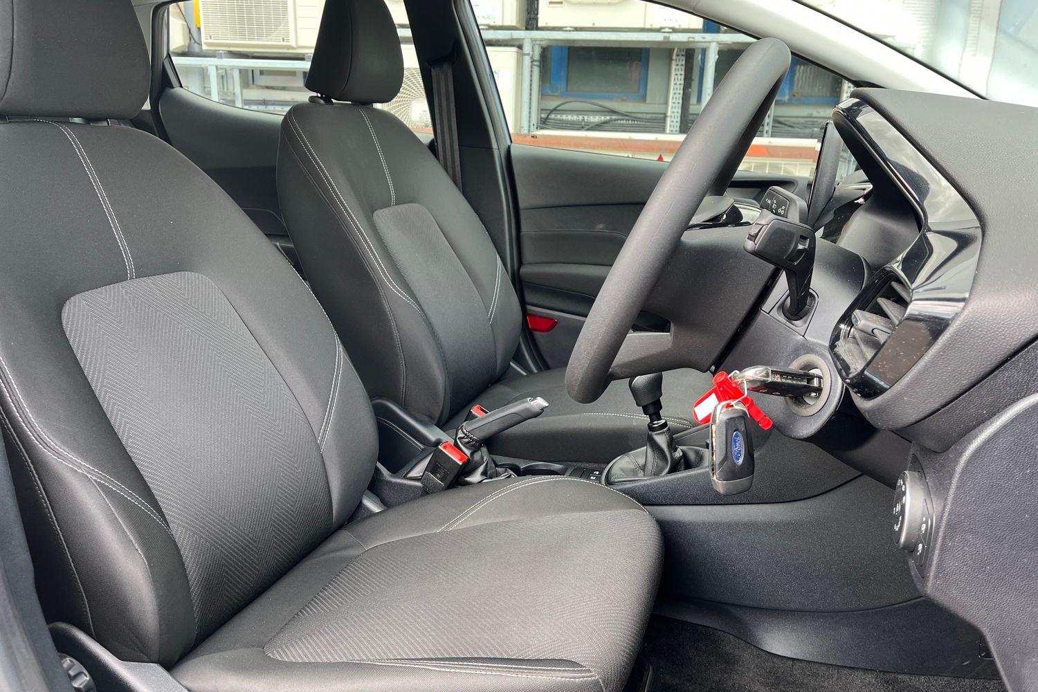 Ford FIESTA Photo 16