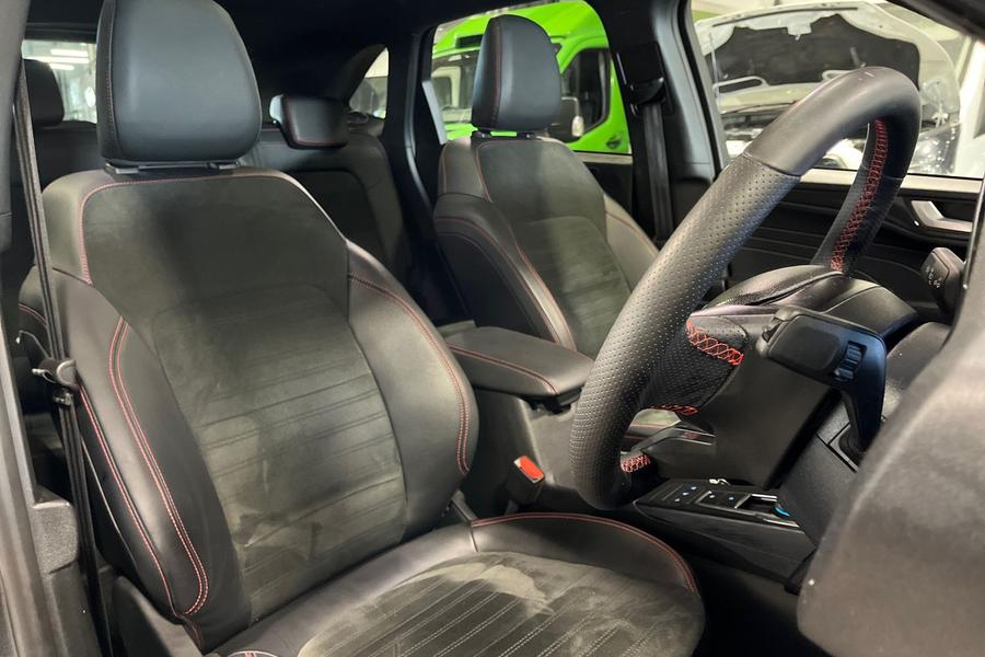 Ford KUGA Photo autoimg-aa8857ea51cf94bf1a3f36cb3c75eca77ba01f9a.jpg