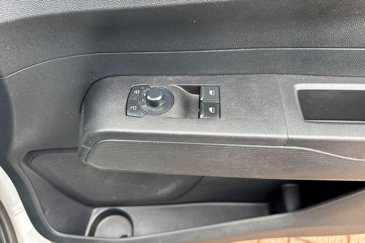 Ford TRANSIT COURIER Photo 23