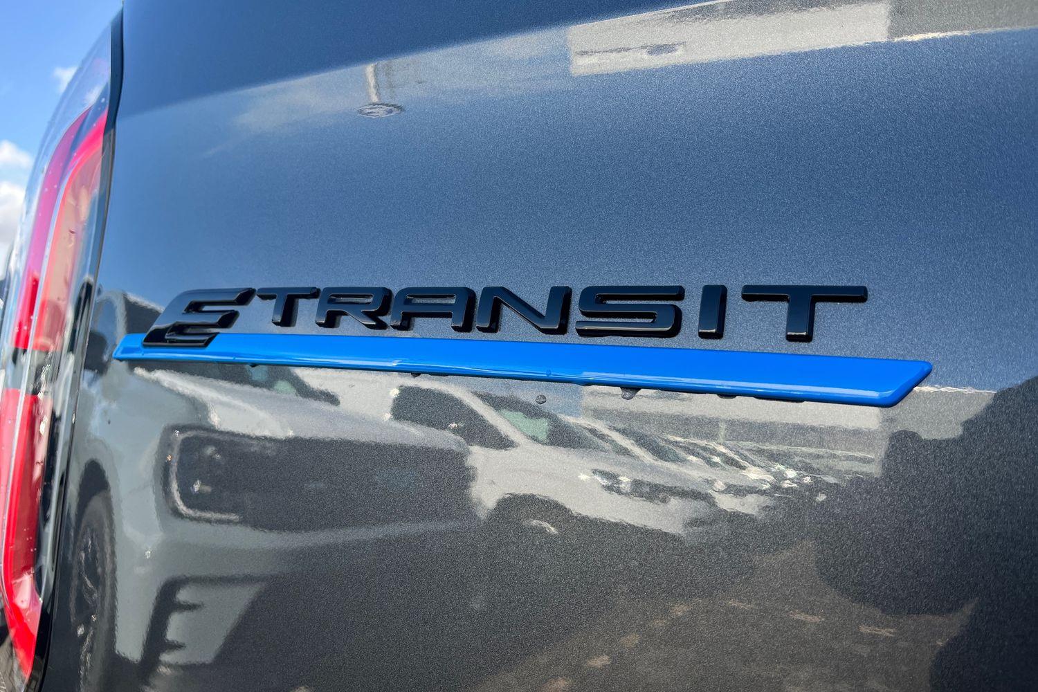 Ford E-Transit Custom Photo 19