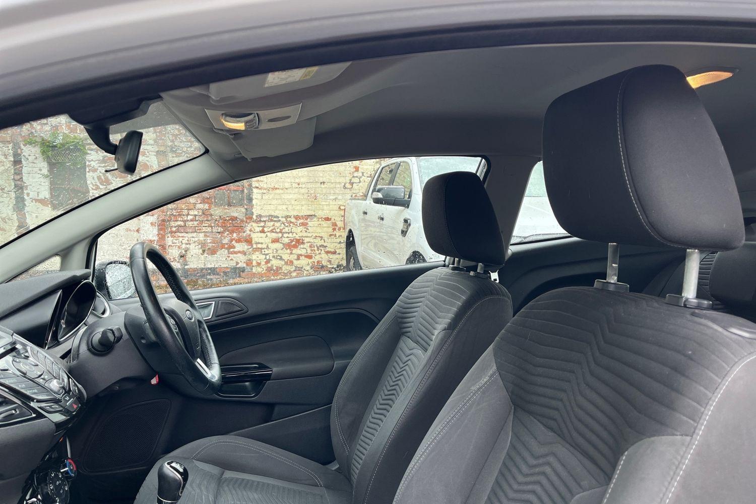 Ford FIESTA Photo 18