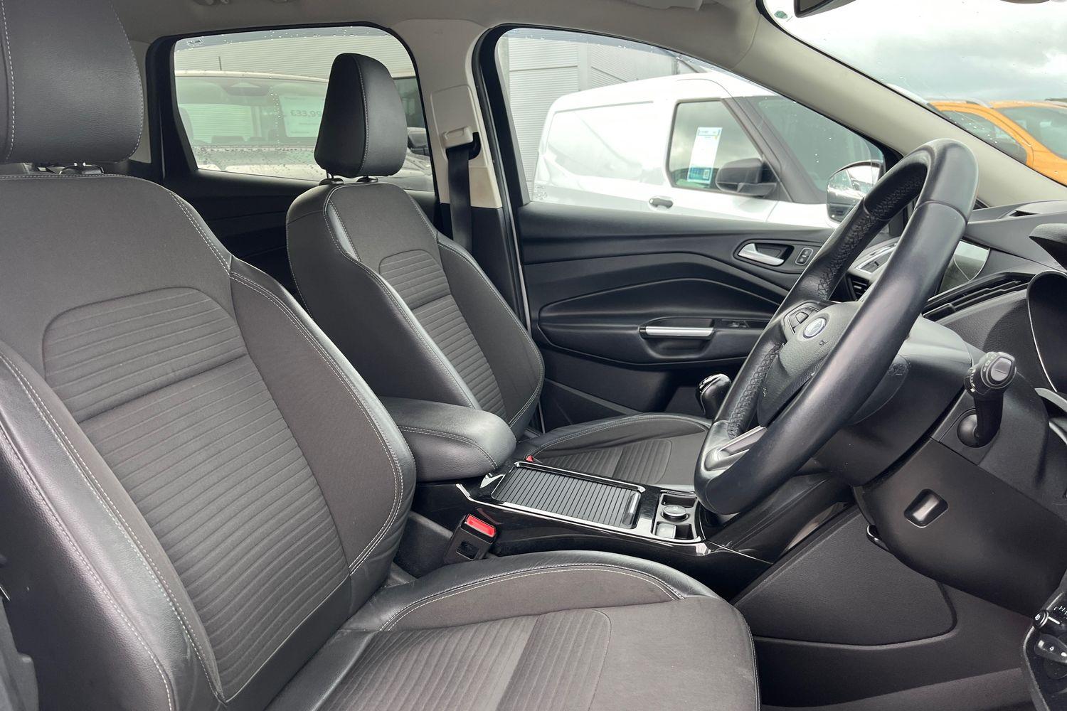 FORD KUGA Photo 16