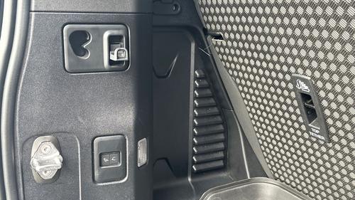 Land Rover Defender Photo autoimg-aa99fd727a611622ed3914dbad915c4b3c74f766.jpg