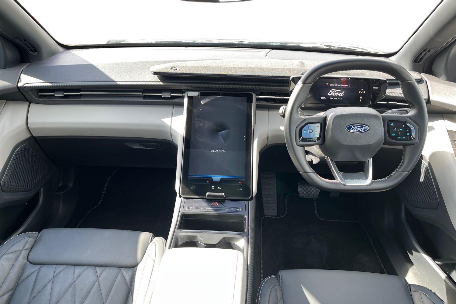 Ford Explorer Photo 9