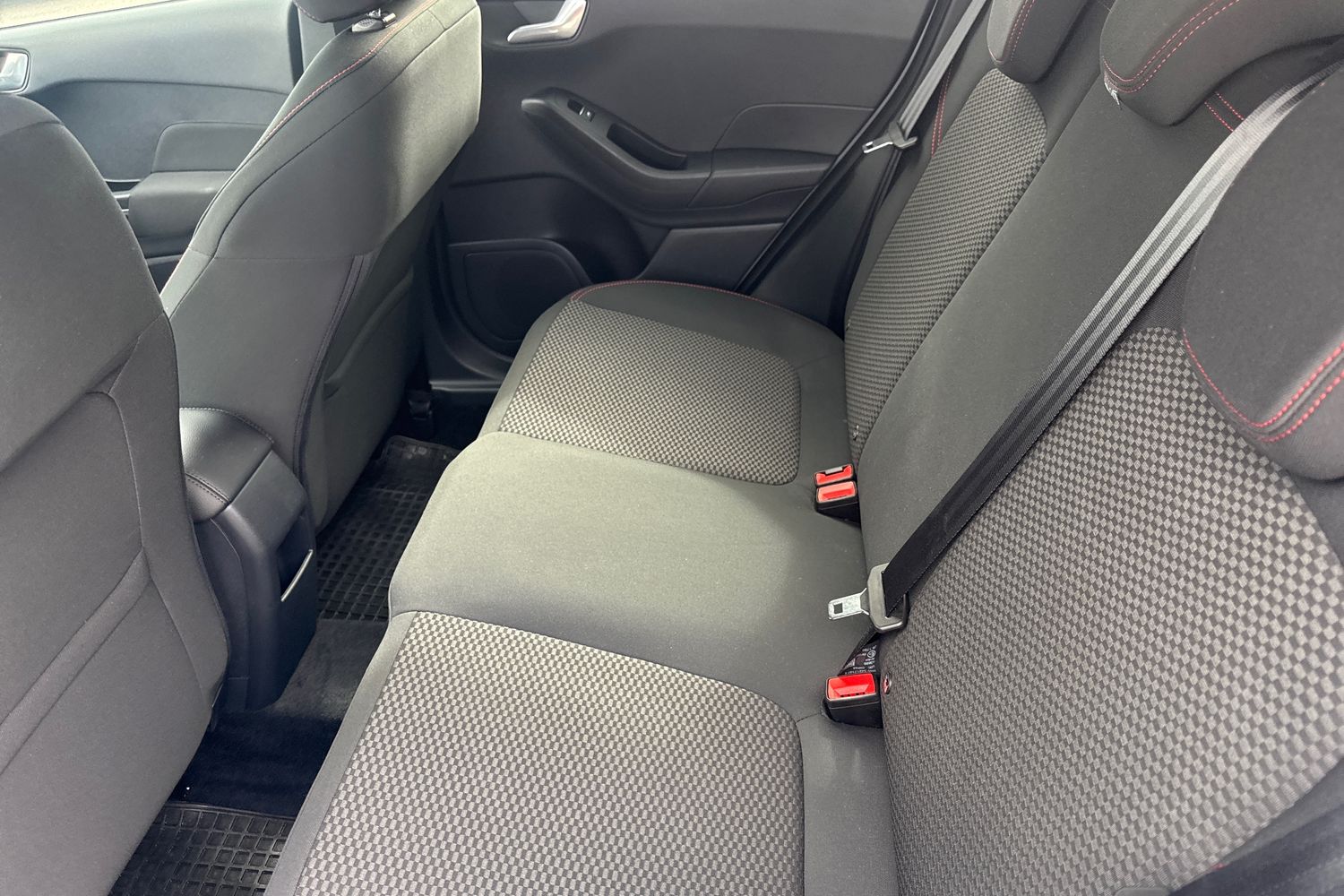 Ford FIESTA Photo 19
