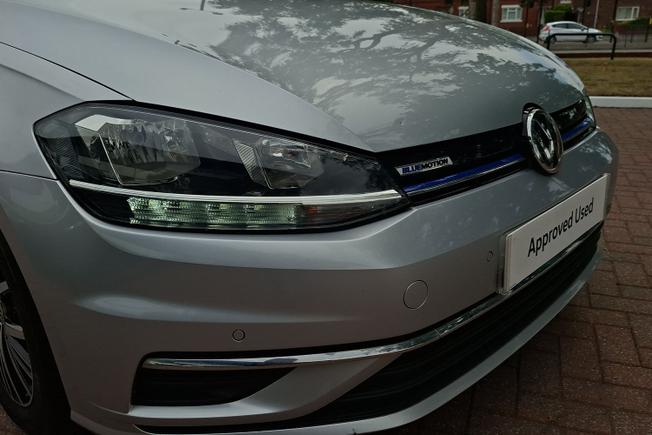 VOLKSWAGEN Golf Photo 26