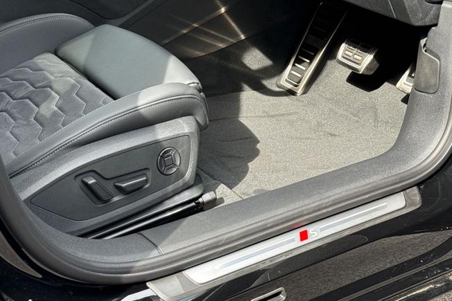 AUDI A6 e-tron Avant Photo 33