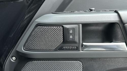 Land Rover Defender Photo autoimg-aac164fec7830a6d9dceceb276981c9506875fab.jpg
