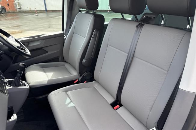 Volkswagen Transporter Shuttle Photo 42