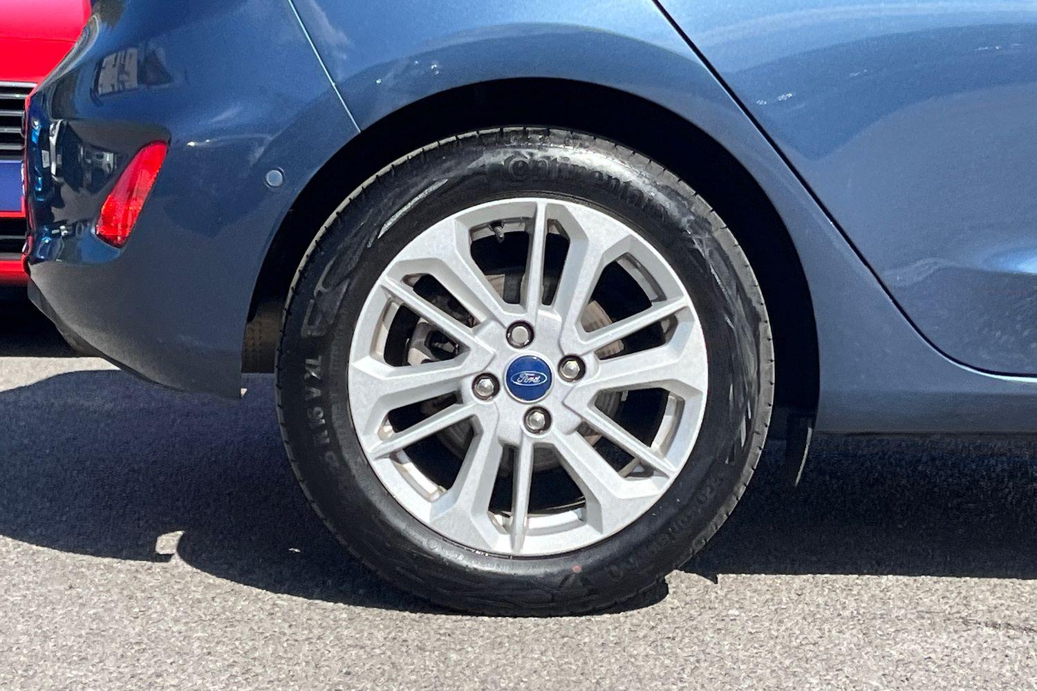 Ford FIESTA Photo 7