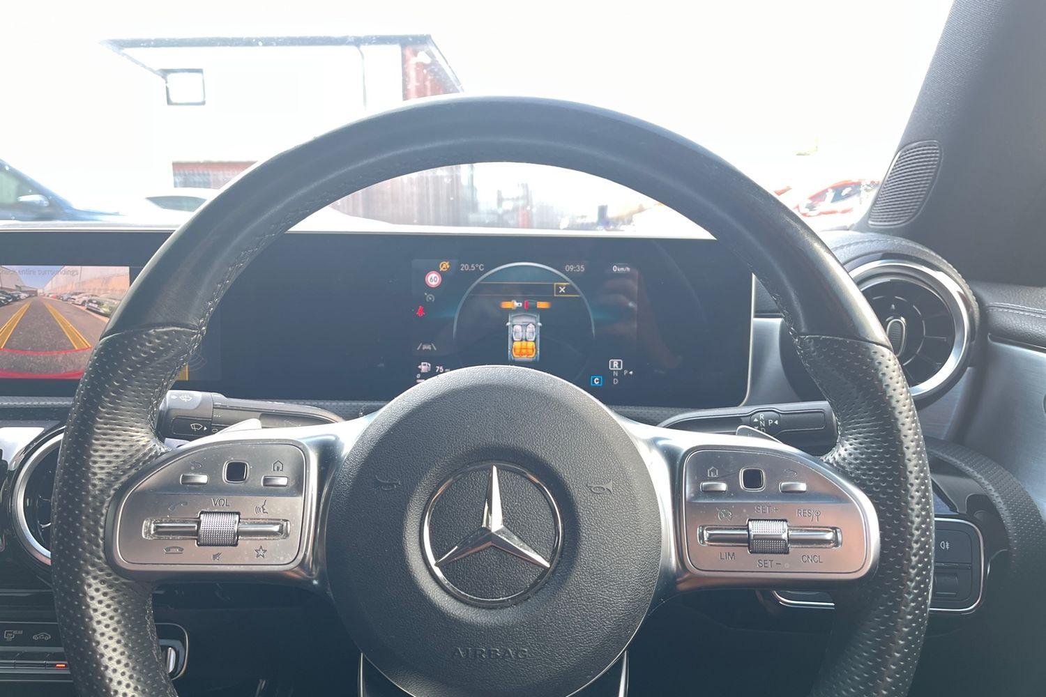 Mercedes-Benz CLA Photo 11