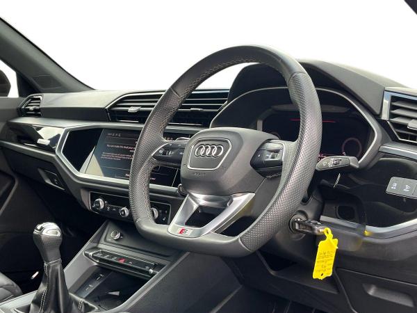 Audi Q3 Photo autoimg-aad45e16567b17293ad2045c5f51b5daa52e128c.jpg