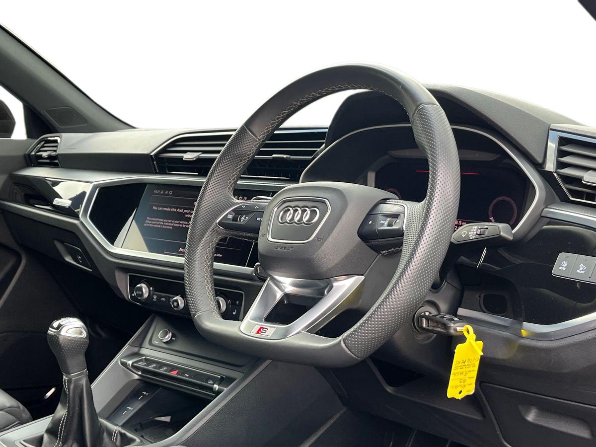 Audi Q3 Photo 18