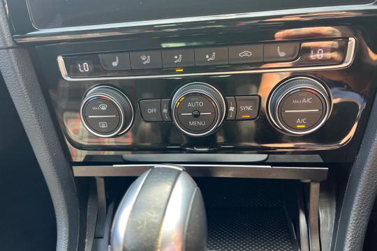Volkswagen Golf GTI Performance Photo autoimg-aadb9f0d9d2fe391eb0d37146888164706754fae.jpg