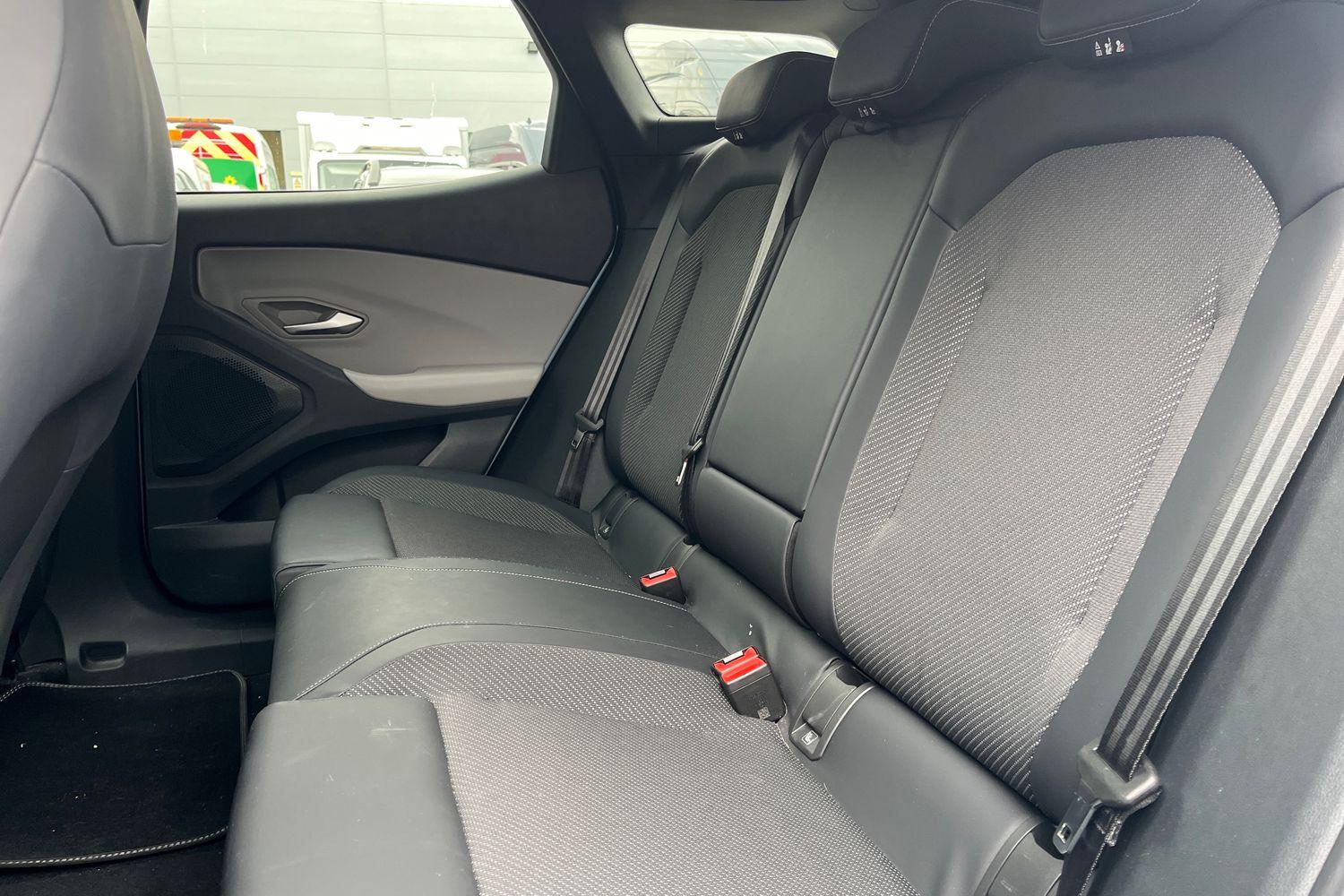Ford Explorer Photo 19