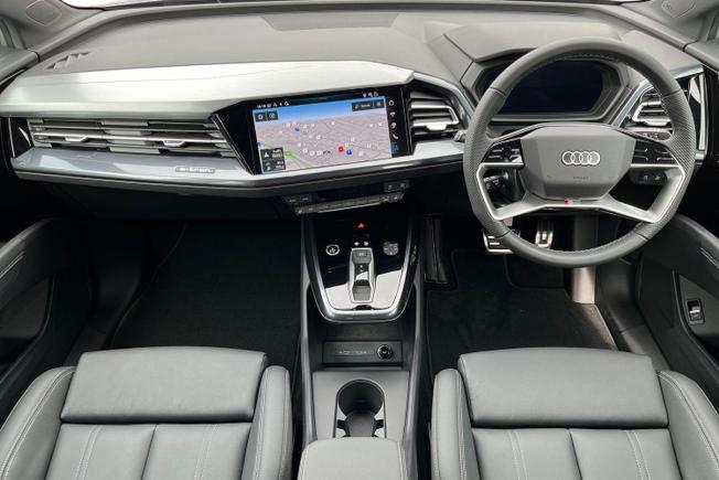 AUDI Q4 Photo 10
