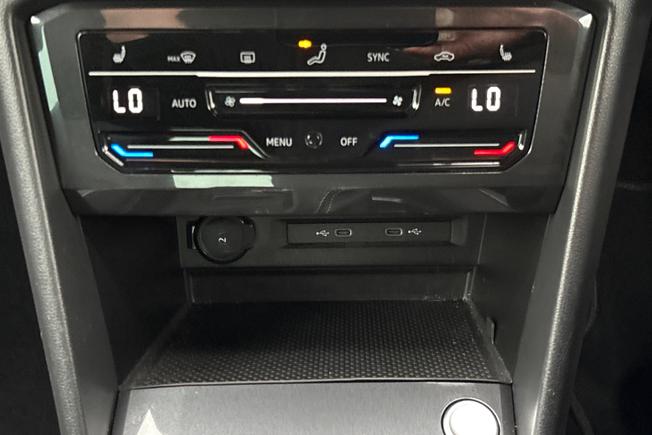 VOLKSWAGEN Tiguan Photo 22