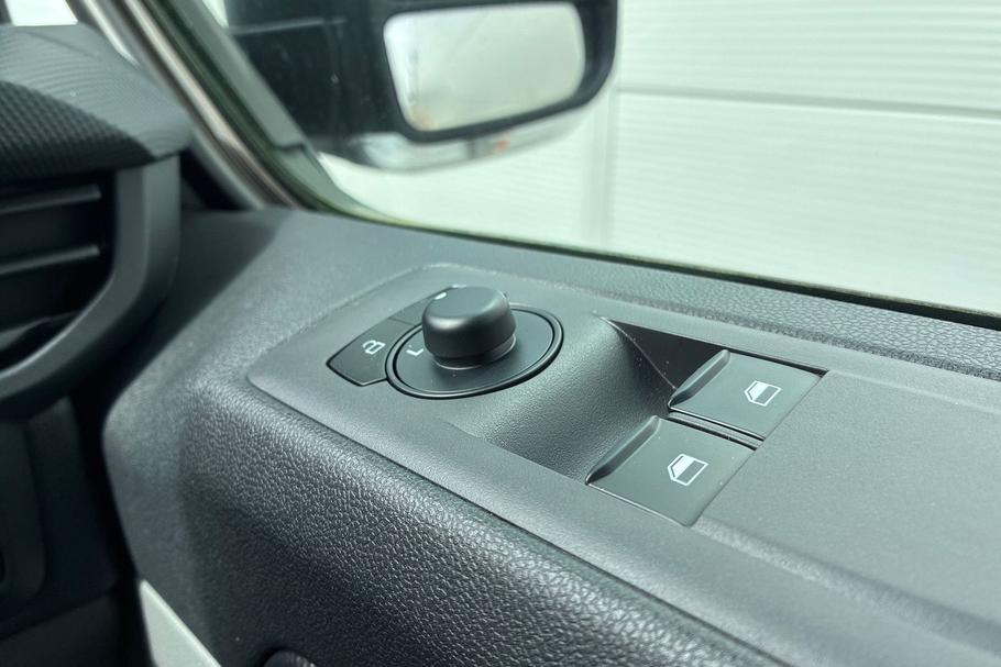 Used Ford E-TRANSIT CUSTOM HV75PXJ 38